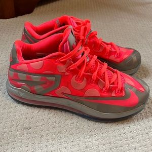 Lebron 11 Low Maison Du Lebron size 10.5